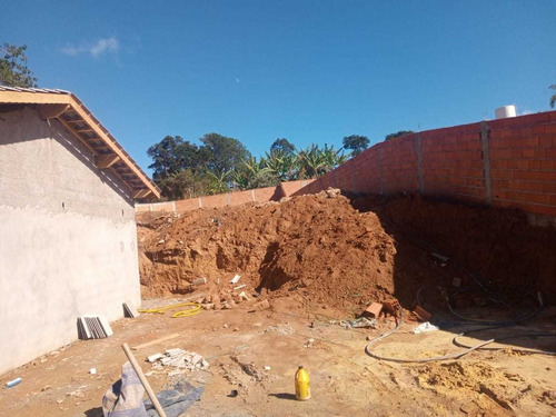 Imagem 5 de 11 de 500m², Em Construção, 02 Dormitórios E Piscina Em Mairinque.
