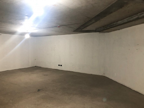 Arriendo Local Comercial 27,39 + Subt. 29,12 M2, Metro Ula