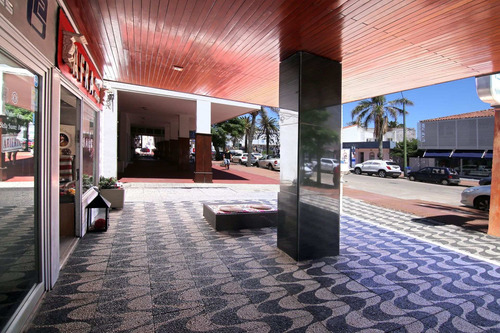 Local Comercial Venta Gorlero Frente A Club House