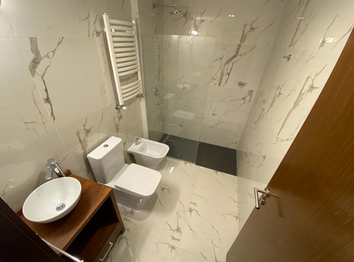 Departamento De Tres Dormitorios En Venta, City Bell