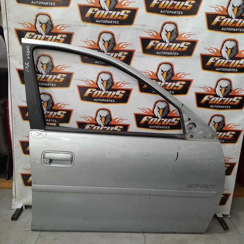 Puerta Delantera Derecha Chevrolet Corsa C/detalle En Paran