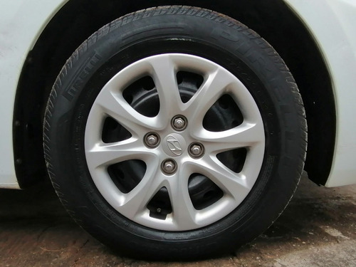 Imagen 7 de 15 de Dodge Attitude Gl 2012