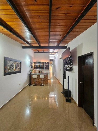 En Venta Hermosa Casa En Urb. Valle De Oro, Municipio San Diego Estado Carabobo / Emer