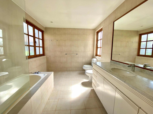 Impecable Casa En Santuario Del Valle
