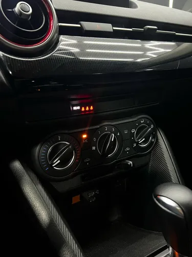 Mazda 2 1.5 Touring Carbon Edition At