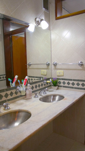 Venta Casa Zona Norte A 100 M De La Nuñez, 5 Dorm.