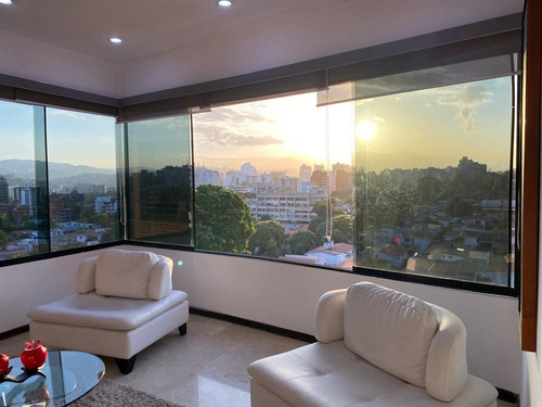 Elegancia Y Confort: Amplio Apartamento De 5h En Venta En Sebucán.