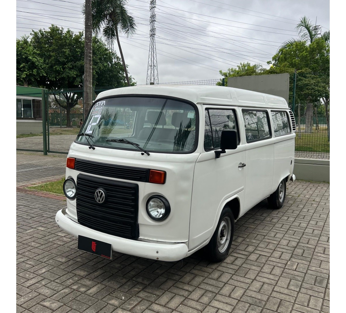 Volkswagen Kombi 1.4 MI FURGÃO 8V FLEX 3P MANUAL