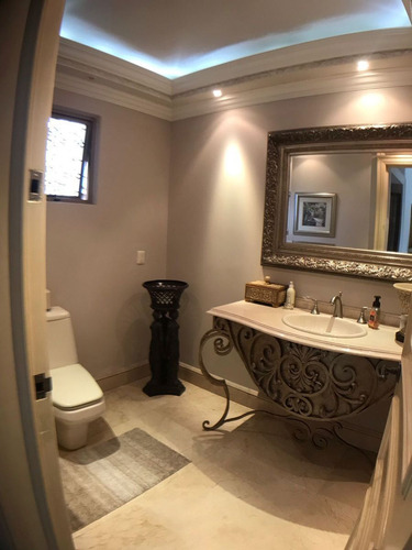 Casa En Venta En Bosques De Las Lomas (m2c192)