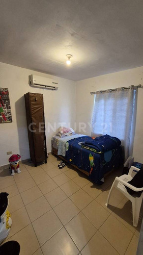 Casa En Venta En Col. Fuentes De Santa Lucia En Apodaca