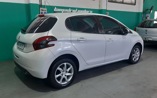 Imagen 2 de 15 de Peugeot 208 Allure