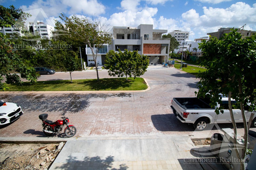 Casa En Venta Arbolada Cancún