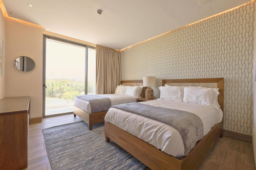 Apartamento Amueblado En Alquiler En Cap Cana, Punta Cana 2 Habitaciones + Servicio, Terraza Frente Al Lago