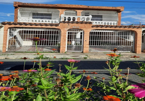 Hpf Asein2175 Vende Amplia Casa En La Urbanización El Remanso San Diego