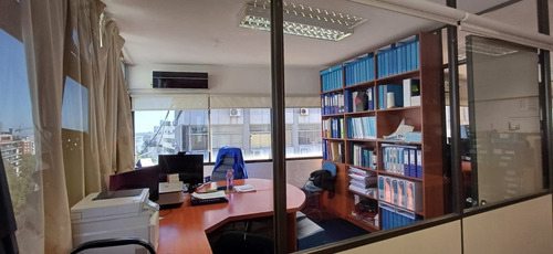 Oficina En Pleno Centro, Con Varias Divisiones, Cordón, Montevideo