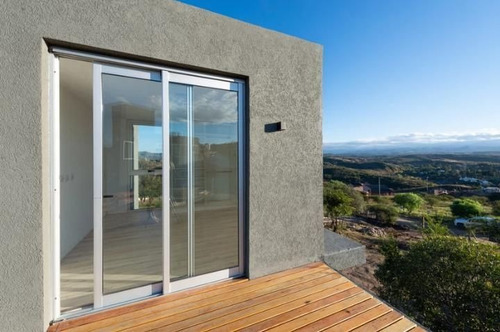 Casa A Estrenar En Complejo Cerrado Con Excelentes Vistas A Las Sierras.