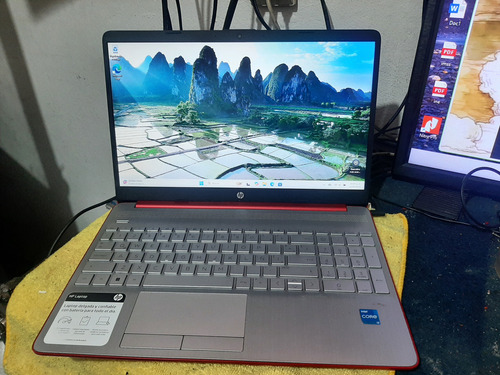 Laptop Hp 15dw3500la Core-i3-1115g4+8gbddr4+256gbnvme+1tbssd Rojo (Usado)