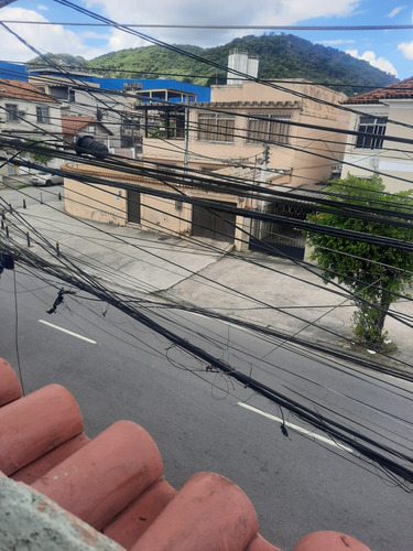 Casa Em Madureira Com Comércio Embaixo Com Banheiro E Casa