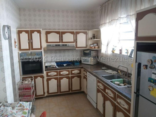 Carla Gonzalez Casa En Venta Urbanizacion Los Palos Grandes Mls #25-3878 Sc