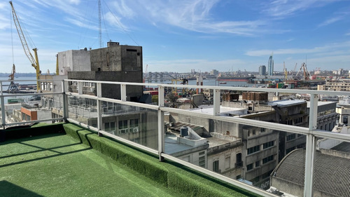 Oficina Con Una Terraza Increible Con Vista Despejada, En La Calle Misiones