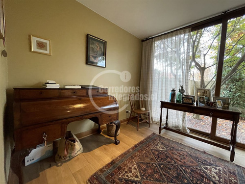 Casa En Venta De 6 Dorm. En Lo Barnechea