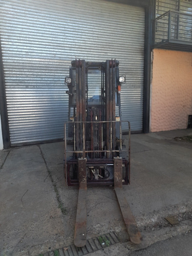 Imagen 2 de 10 de Autoelevador Yale Nafta/gas 2500kg T. Triple Containera