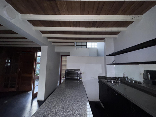 Departamento En Alquiler Con Patio, Bernal. Sin Expensas