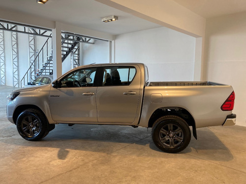 Imagen 8 de 14 de Toyota Hilux Sr Dc 4x2 2.4 Tdi Manual Vehiculosdeloeste
