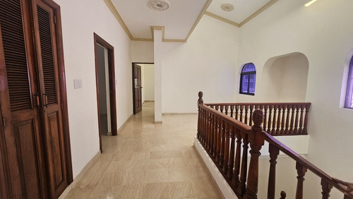 Hermosa Casa En Alquiler Ubicada En Los Cacicazgos