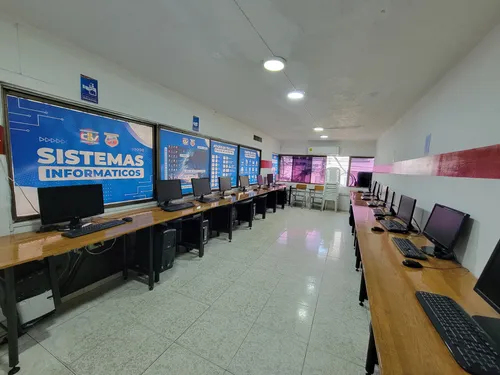 Local En Venta En Versalles. Cod V11359