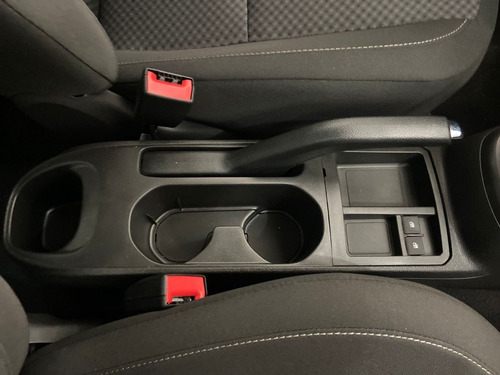 Imagen 11 de 21 de Chevrolet Onix Joy Plus 1.4