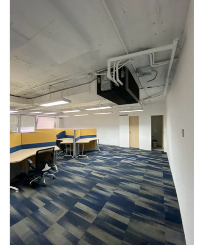 Oficina En Alquiler 191 M2 - Urb. Los Ruices