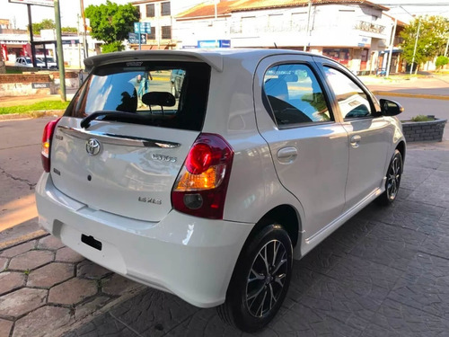 Toyota Etios X 1.5 6m/t 5p