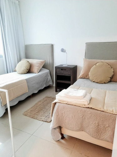 Imagen 2 de 15 de Amoblado Y Equipado - 2 Ambientes - Palermo Hollywood - Ideal Estudiantes - Edificio Con Piscina, Jardines, Solarium, Parrilla, Quincho, Salón De Usos Múltiples, Gimnasio, Laundry.