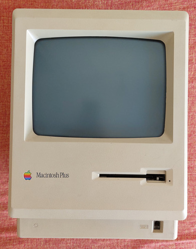 Apple Macintosh Plus 1mb ( Autografado ) - Não Funcional