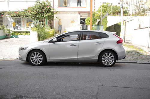 Volvo V40 2.0 T4 Comfort Turbo Gasolina 4p Automático