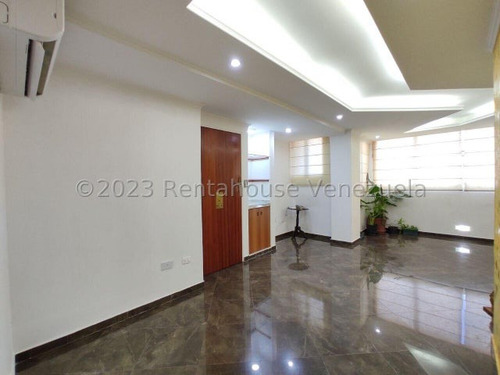 Con Financiamiento San Isidro En Venta En Maracay 23-22670 Wjo