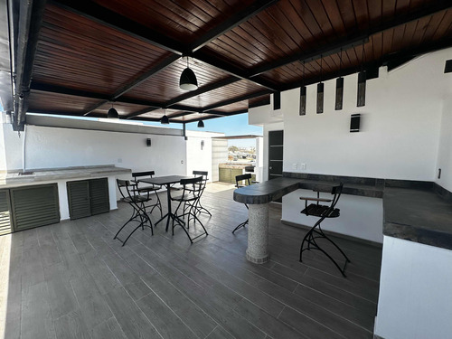 Venta Céntrica Con 5 R Y 4 B Roof Garden Y Alberca