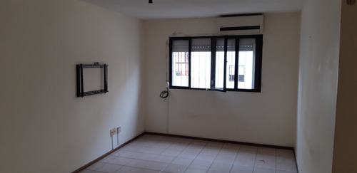 Imagen 2 de 13 de Apartamento 2 Dormitorios Ciudad Vieja Impecable Al Frente