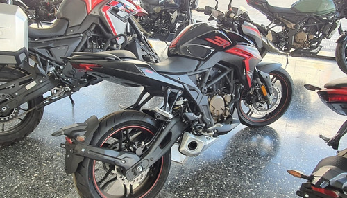 Imagen 3 de 16 de Voge 300 R Street 0km No Ktm No Versys Kova Motorcycle