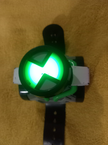 Reloj Omnitrix Omni Strike De Ben 10 (de Uso) (Usado)