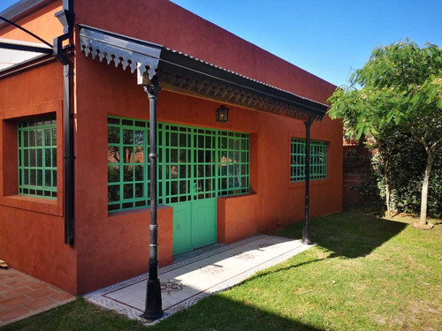 Hermosa Casa Con Parque Y Jardin En Barrio Joven Imperdible