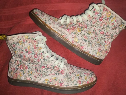 Pink floral doc martens best sale