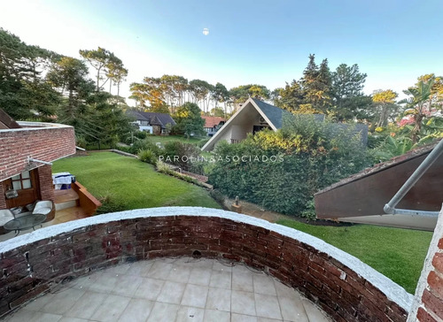 Excelente Casa En Venta De 5 Dormitorios En Lugano, Punta Del Este.