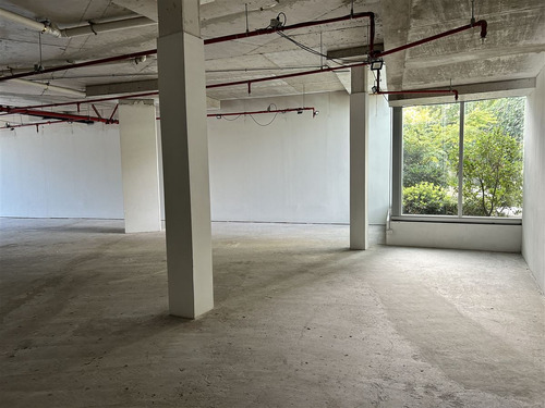 Local Comercial En Arriendo En Apoquindo / Av. Las Condes