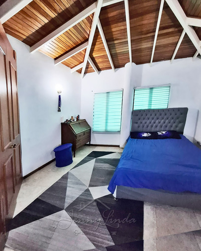Venta Bella Casa 543 M² En Urb. Andrés Bello, Maracay