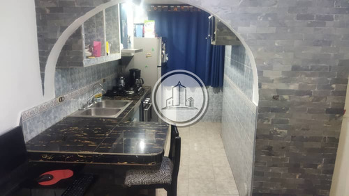 En Venta Apartamento En Urb. Lago 2 Precio De Oportunidad. Amoblado 005jsc