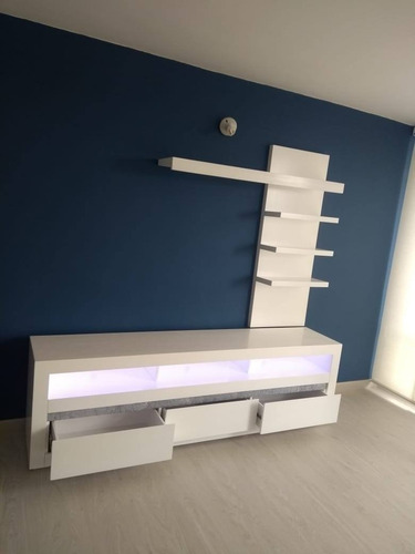 Mueble Tv Ref: Tradicional De 200 Cm En Madera Lacada Repisa