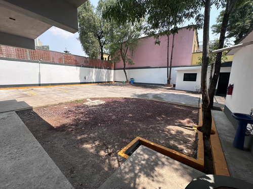 Terreno 650 M2, Listo Para Su Residencia En Calle Cerrada.