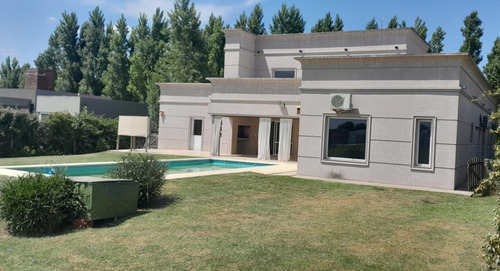 Importante Casa En La Concepción Lujan.